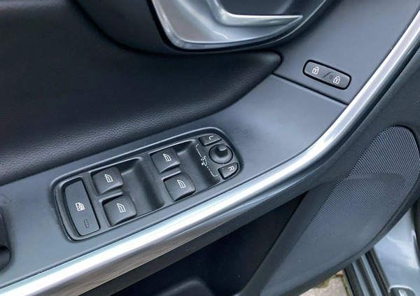 Volvo V60 cena 51900 przebieg: 250000, rok produkcji 2017 z Krapkowice małe 596